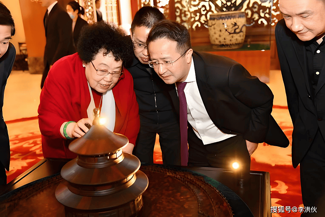 娶妻娶贤不如娶富？迟重瑞近照衰老明显又发福（组图） - 5
