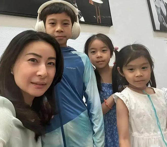 郭晶晶8岁大女儿在内地过生日,是霍家长房长孙女,比妈妈还漂亮(组图) - 4