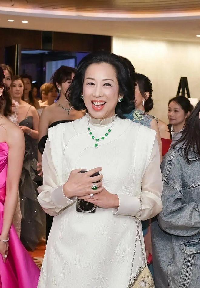 郭晶晶8岁大女儿在内地过生日,是霍家长房长孙女,比妈妈还漂亮(组图) - 18