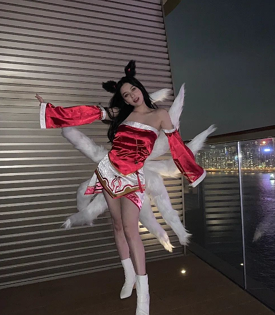 【美女】邱淑贞女儿沈月Cos赤木晴子惊艳全网，颜值身材双爆表，网友：青出于蓝（组图） - 14