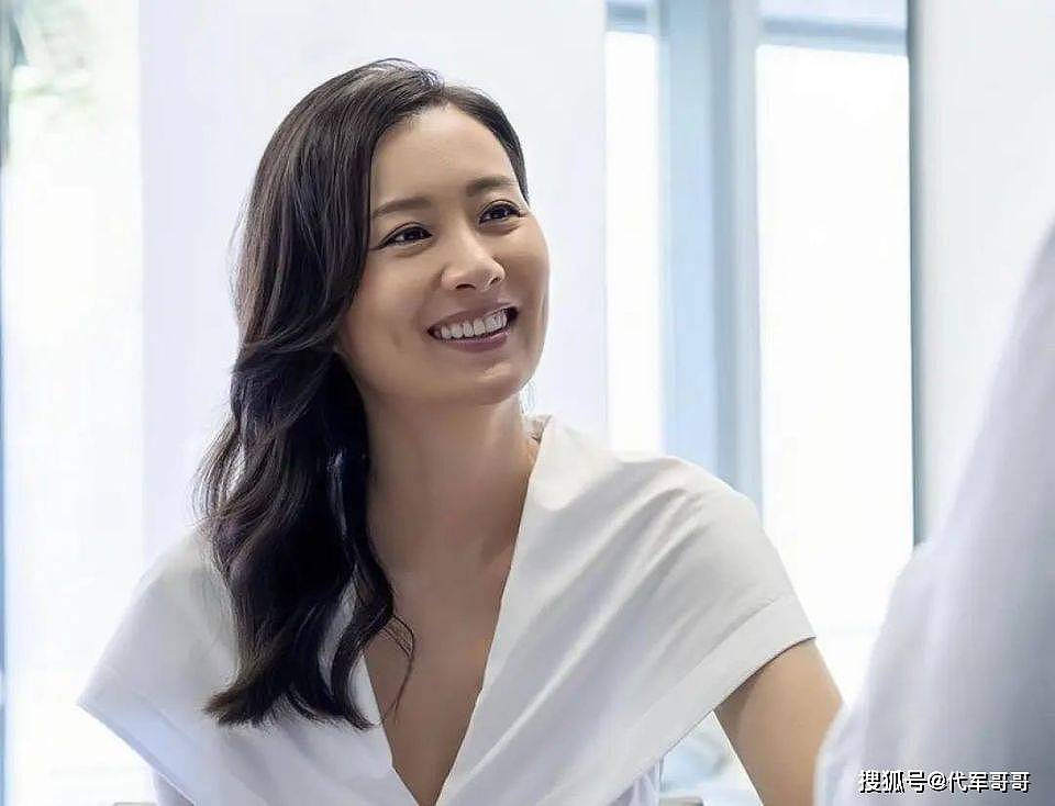 一婚嫁富二代,二婚嫁老外,三婚嫁小4岁韩国人,43岁的她如今怎样了?(组图) - 3