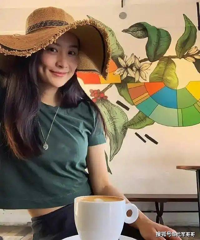一婚嫁富二代,二婚嫁老外,三婚嫁小4岁韩国人,43岁的她如今怎样了?(组图) - 7