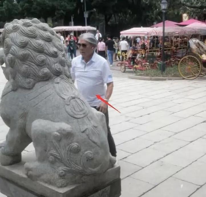 看了郭晶晶霍启刚一家旅游的合照,才知道霍家和一般豪门的区别(组图) - 16