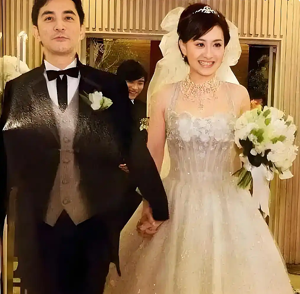 她从“最美琼女郎”到一片差评， 差的是什么（组图） - 16