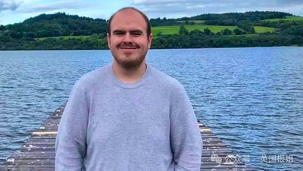 英男子左耳剧痛多年差点失聪,睡一觉竟抠出“包浆”玩具零件!医生:藏了20几年(组图) - 2