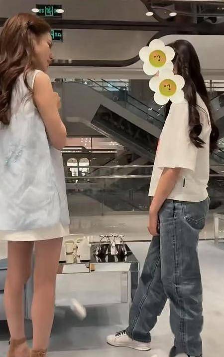 小玥儿11岁生日，汪小菲祖孙三代逛花鸟市场，小箖箖和爷爷特别亲（组图） - 6