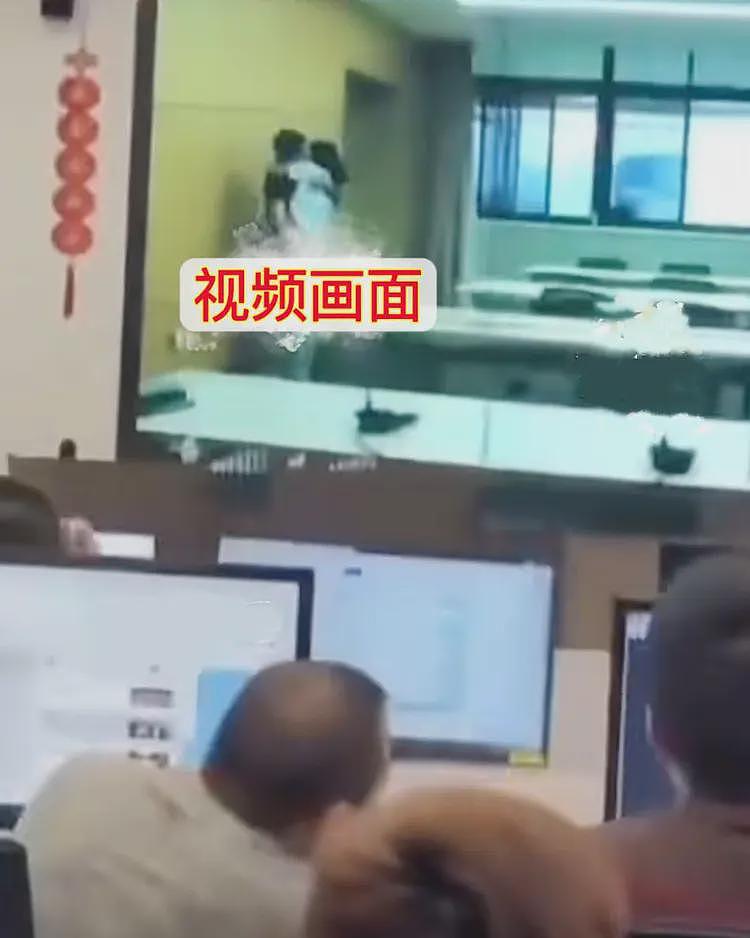 冲上热搜!中国国企会议室上演“活春宫”,不雅画面被现场直播(视频/组图) - 1