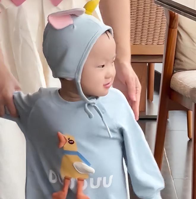 黄一鸣晒女儿近况，孩子反颌严重不见干预，跟王思聪讨钱又失败（组图） - 11