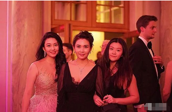 【美女】邱淑贞女儿沈月Cos赤木晴子惊艳全网，颜值身材双爆表，网友：青出于蓝（组图） - 11