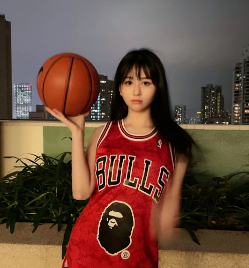 【美女】邱淑贞女儿沈月Cos赤木晴子惊艳全网，颜值身材双爆表，网友：青出于蓝（组图） - 4
