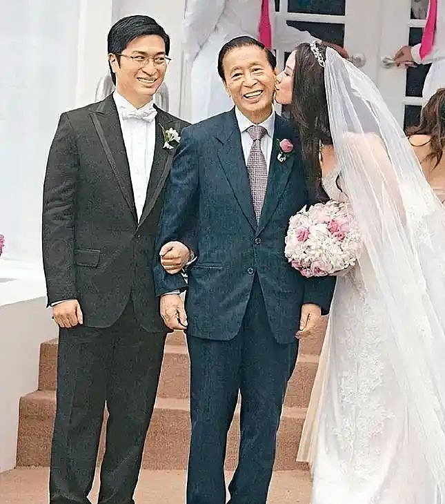 被大佬“藏”起来的4位女星,年轻时个个人间尤物(组图) - 18
