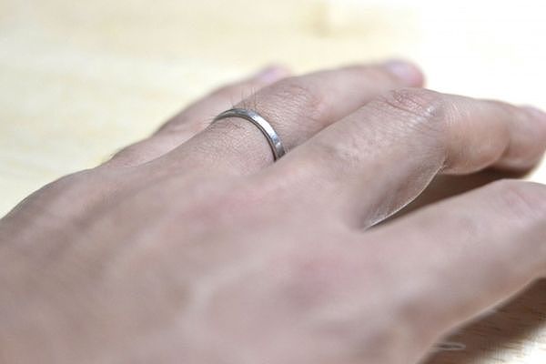 怀疑男友出轨“不准跟别人结婚”！日女狠剁伴侣无名指剪乳头（组图） - 1