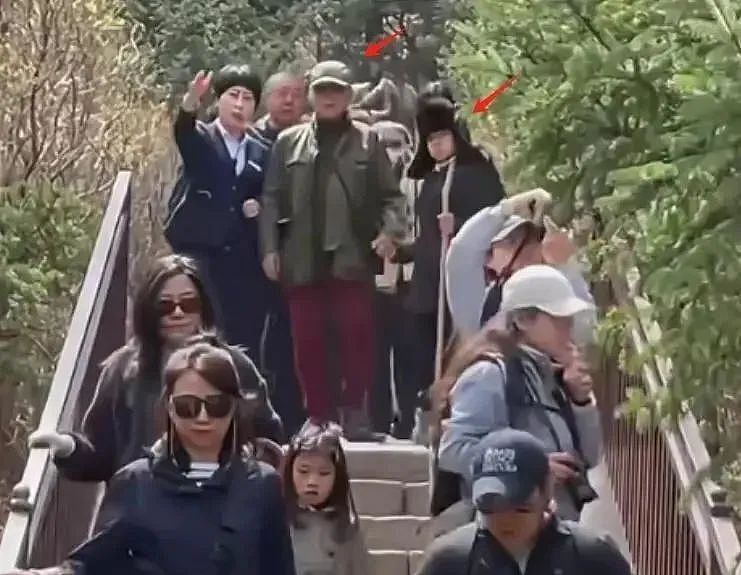 看了郭晶晶霍启刚一家旅游的合照,才知道霍家和一般豪门的区别(组图) - 5