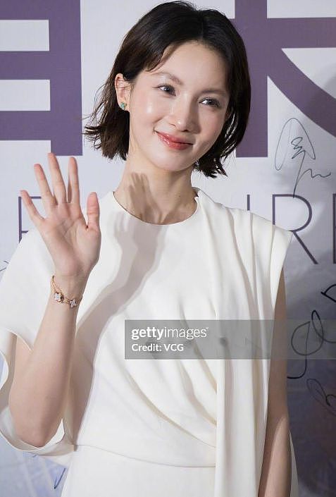 北影节红毯：金晨变样，杨紫眼妆奇怪，我却被孙俪惊艳了（组图） - 5