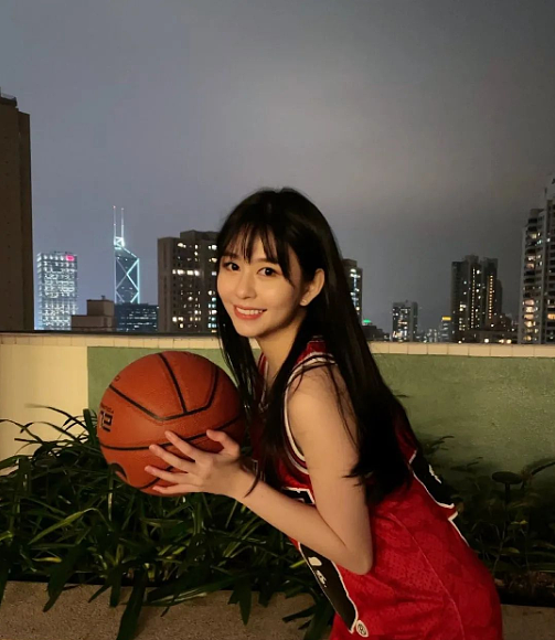 【美女】邱淑贞女儿沈月Cos赤木晴子惊艳全网，颜值身材双爆表，网友：青出于蓝（组图） - 5