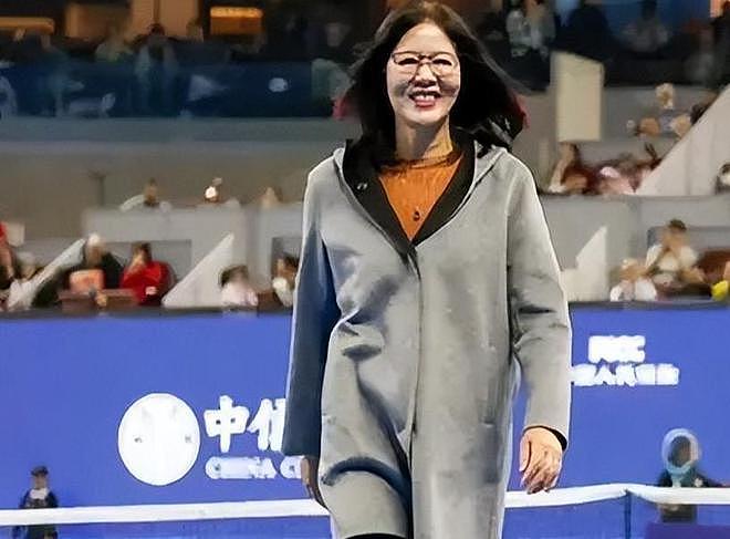 从“铁榔头”到“整容狂魔”，64岁医美失败的郎平，近况大有反转（组图） - 8
