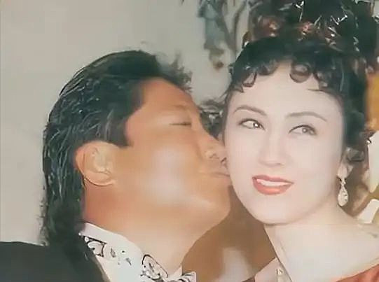 被大佬“藏”起来的4位女星,年轻时个个人间尤物(组图) - 13