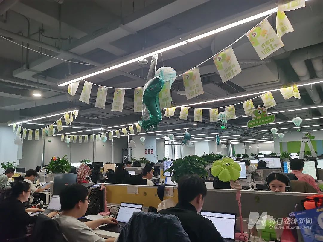 员工在公司猝死,猿辅导回应:当天没安排加班!相关人士:公司正与家属沟通,警方已介入(组图) - 1