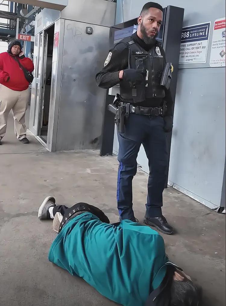 千万网红去美国“僵尸城”，因一举动被当街殴打，报警反被割韭菜（视频/组图） - 14