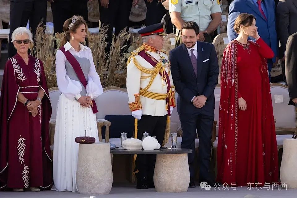 最美太子妃带8个月萌娃公务,生完光速恢复,她的联姻充满动荡和辛苦?(组图) - 21