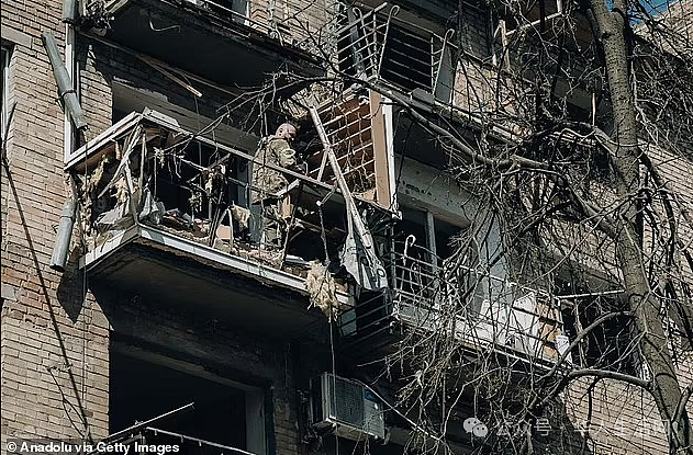 和谈关键时刻巨变！俄罗斯将领被远程爆炸炸飞数米，现场瞬间画面曝光（组图） - 15