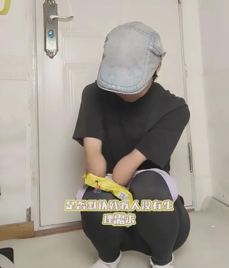被挂上热搜的“西安美院举牌女生”，撕开了当下社会最病态的现象（组图） - 20
