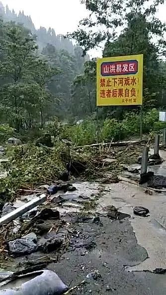 痛心！云南一河滩突然涨水致4人被困，3人救人遇难，事发地为一小众打卡地，社交平台仍有网友推荐（组图） - 7