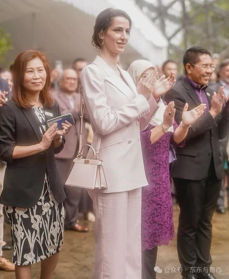 最美太子妃带8个月萌娃公务,生完光速恢复,她的联姻充满动荡和辛苦?(组图) - 14