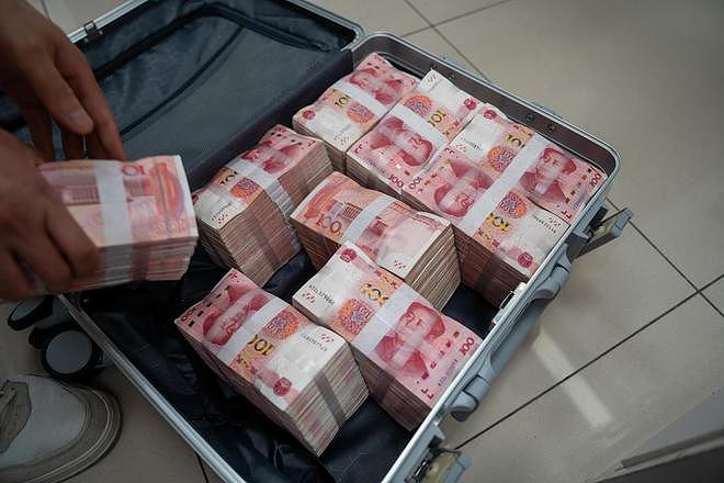 悉尼中国留学生接到诈骗电话,飞8800公里回四川取现85万!幸被警方及时拦下(组图) - 1