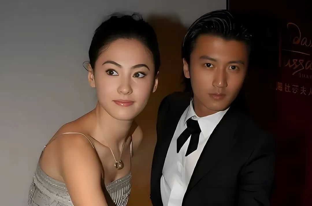 王菲去看谢霆锋演唱会，听到玉蝴蝶陶醉起舞，张柏芝乱入宣誓主权（组图） - 6