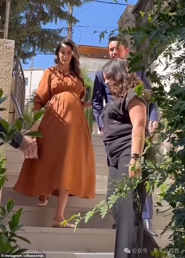 最美太子妃带8个月萌娃公务,生完光速恢复,她的联姻充满动荡和辛苦?(组图) - 33