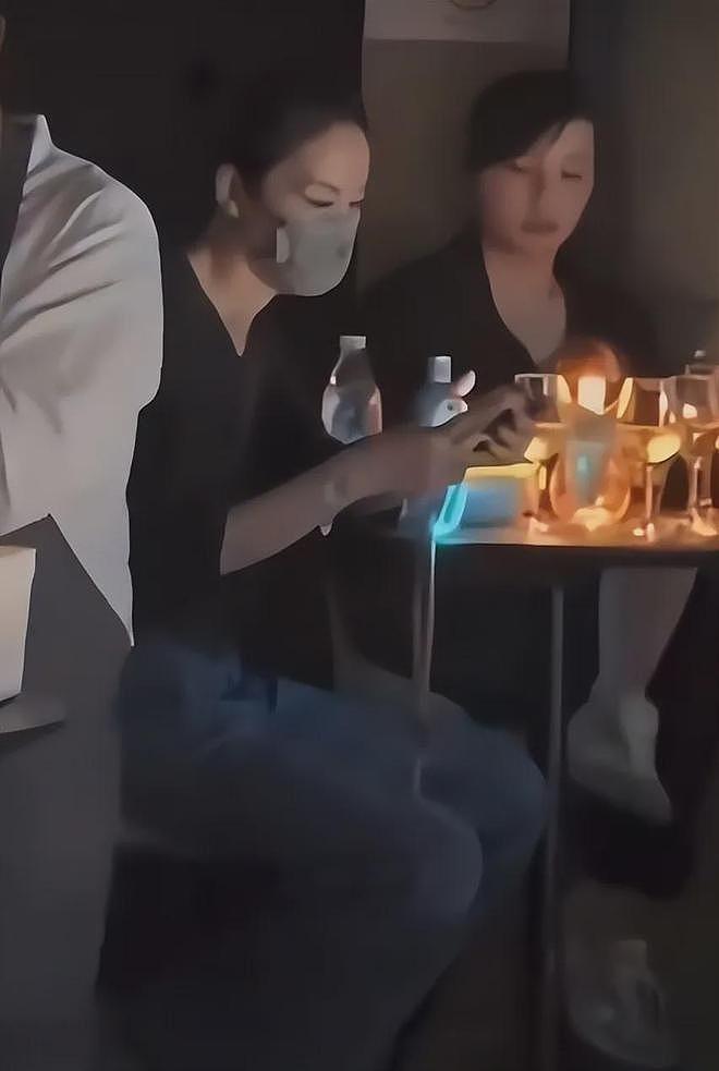 冲上热搜！谢霆锋演唱会半个娱乐圈来了，对着王菲唱定情曲，女方激动捧场（视频/组图） - 10