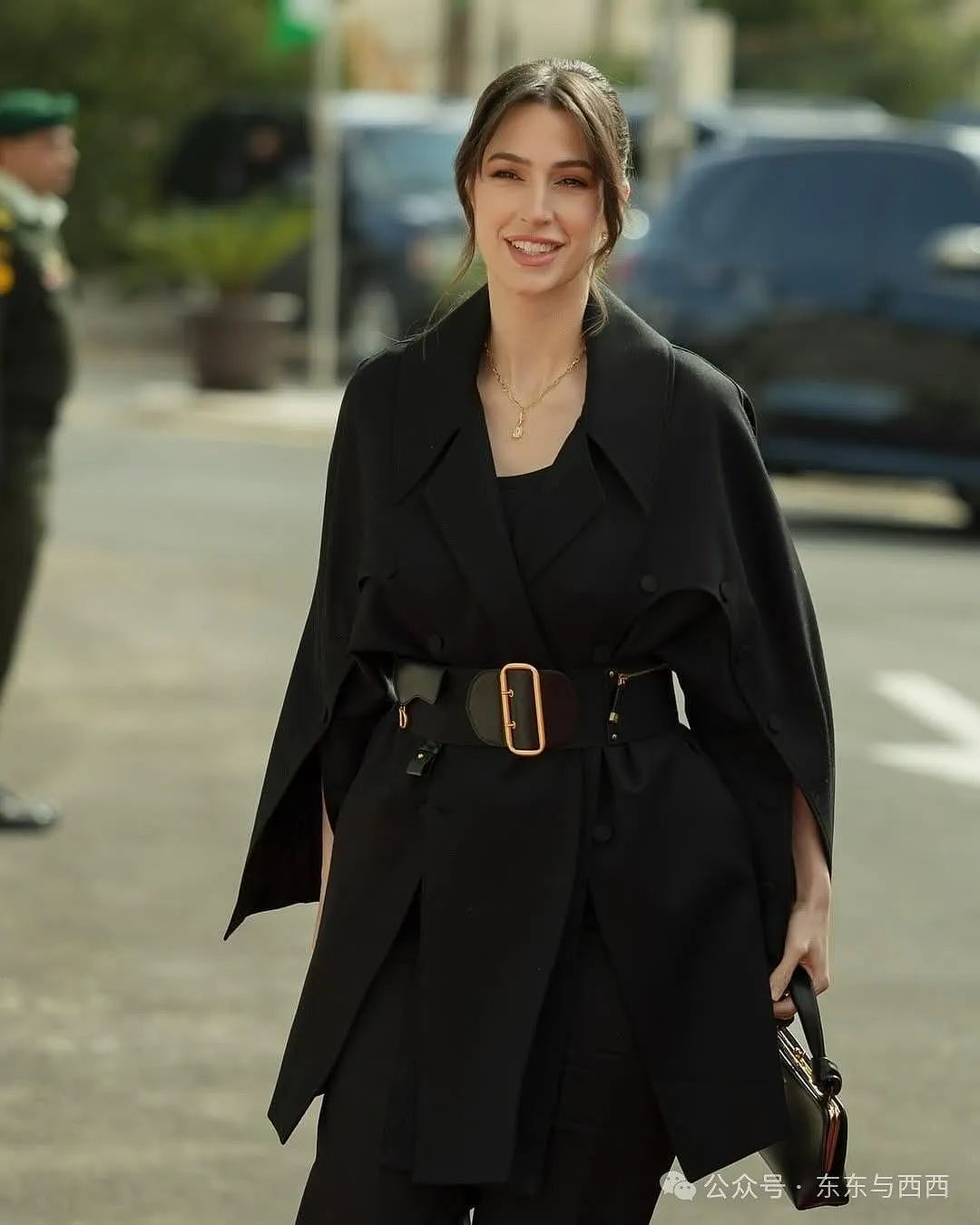 最美太子妃带8个月萌娃公务,生完光速恢复,她的联姻充满动荡和辛苦?(组图) - 27
