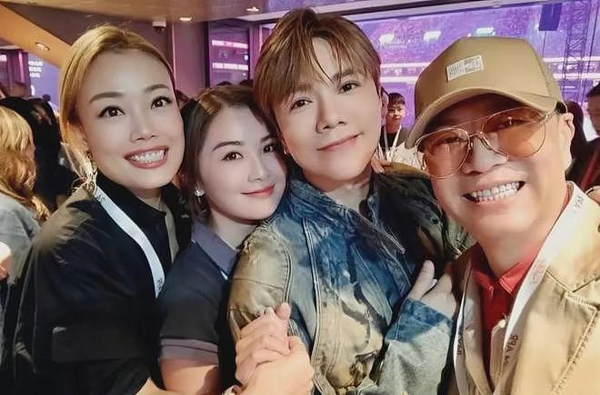 冲上热搜！谢霆锋演唱会半个娱乐圈来了，对着王菲唱定情曲，女方激动捧场（视频/组图） - 7