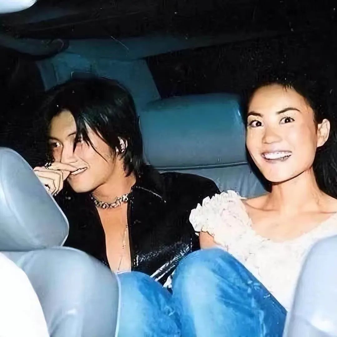 王菲去看谢霆锋演唱会，听到玉蝴蝶陶醉起舞，张柏芝乱入宣誓主权（组图） - 8