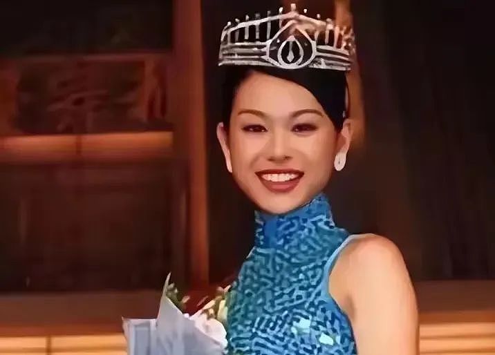 从“最丑港姐“到三料视后！胡杏儿重戴后冠惊艳亮相，凭内地剧大火（组图） - 2