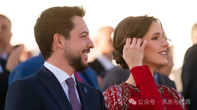 最美太子妃带8个月萌娃公务,生完光速恢复,她的联姻充满动荡和辛苦?(组图) - 49