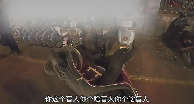 被挂上热搜的“西安美院举牌女生”，撕开了当下社会最病态的现象（组图） - 23