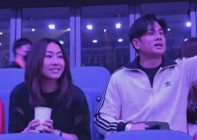 冲上热搜！谢霆锋演唱会半个娱乐圈来了，对着王菲唱定情曲，女方激动捧场（视频/组图） - 5