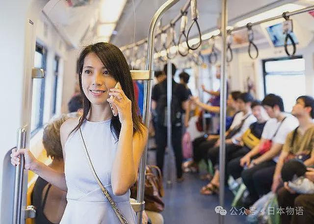 中国女孩在日本电车打电话超5分钟,被其他乘客从背后踹了几脚,原来这在日本真的惹人厌(组图) - 17