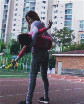【美女】40岁姐姐，傲人D杯身材，佛系女生在她面前弱爆了（组图） - 17