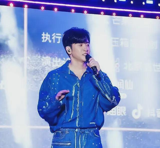 苏有朋变成了“苏阿姨”，与早年清爽形象反差极大，网友辣评：辣眼睛（组图） - 18