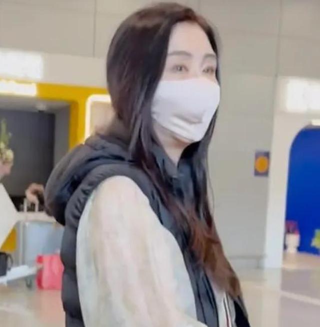 时隔多年终于回国，美人迟暮的王祖贤，让我看到人生的另一种可能（组图） - 1