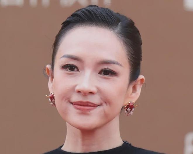 华表奖红毯生图来了！章子怡紧绷关晓彤秀长腿，大批女星面部僵硬（组图） - 6
