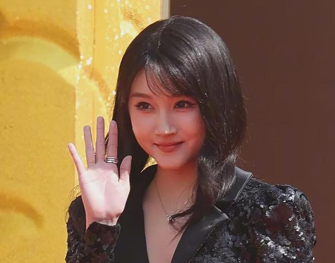 华表奖红毯生图来了！章子怡紧绷关晓彤秀长腿，大批女星面部僵硬（组图） - 3