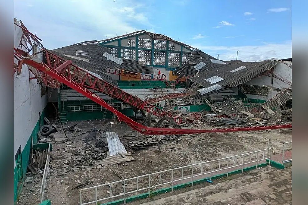 6.3级强震!房屋瞬间成废墟,居民狂奔!火山狂震66次,30万人迎战灾难(组图) - 4