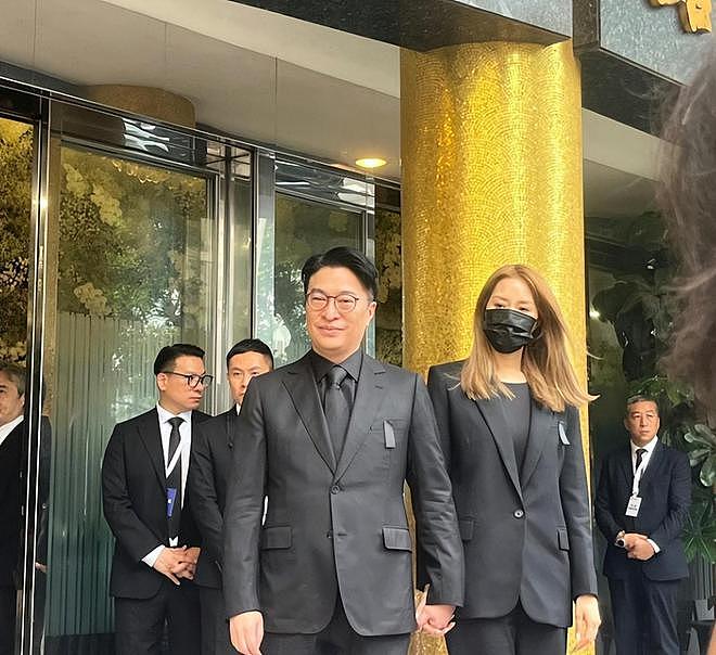 李兆基设灵:徐子淇为公公守孝,李嘉诚儿子露面,郭晶晶夫妇现身(组图) - 8