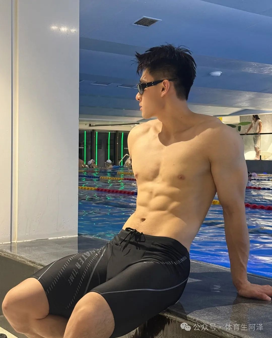 【帅哥】185游泳教练人肉打桩机，八块腹肌健壮身材持久力爆棚...（组图） - 2