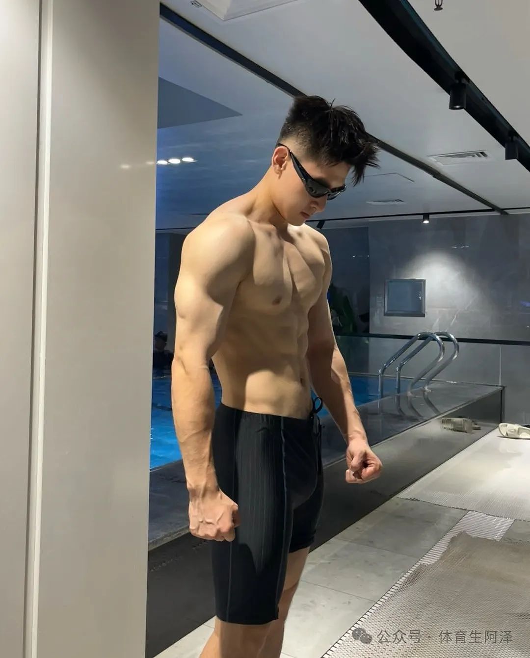 【帅哥】185游泳教练人肉打桩机，八块腹肌健壮身材持久力爆棚...（组图） - 5