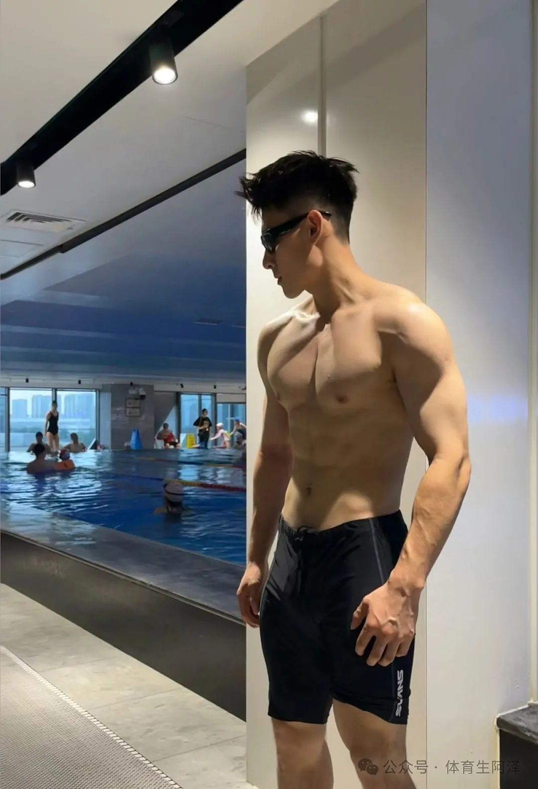 【帅哥】185游泳教练人肉打桩机，八块腹肌健壮身材持久力爆棚...（组图） - 1
